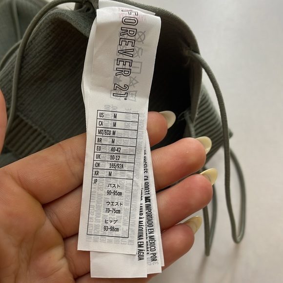 gorgeous army green seamless forever 21 tank top. - Picture 3 of 4